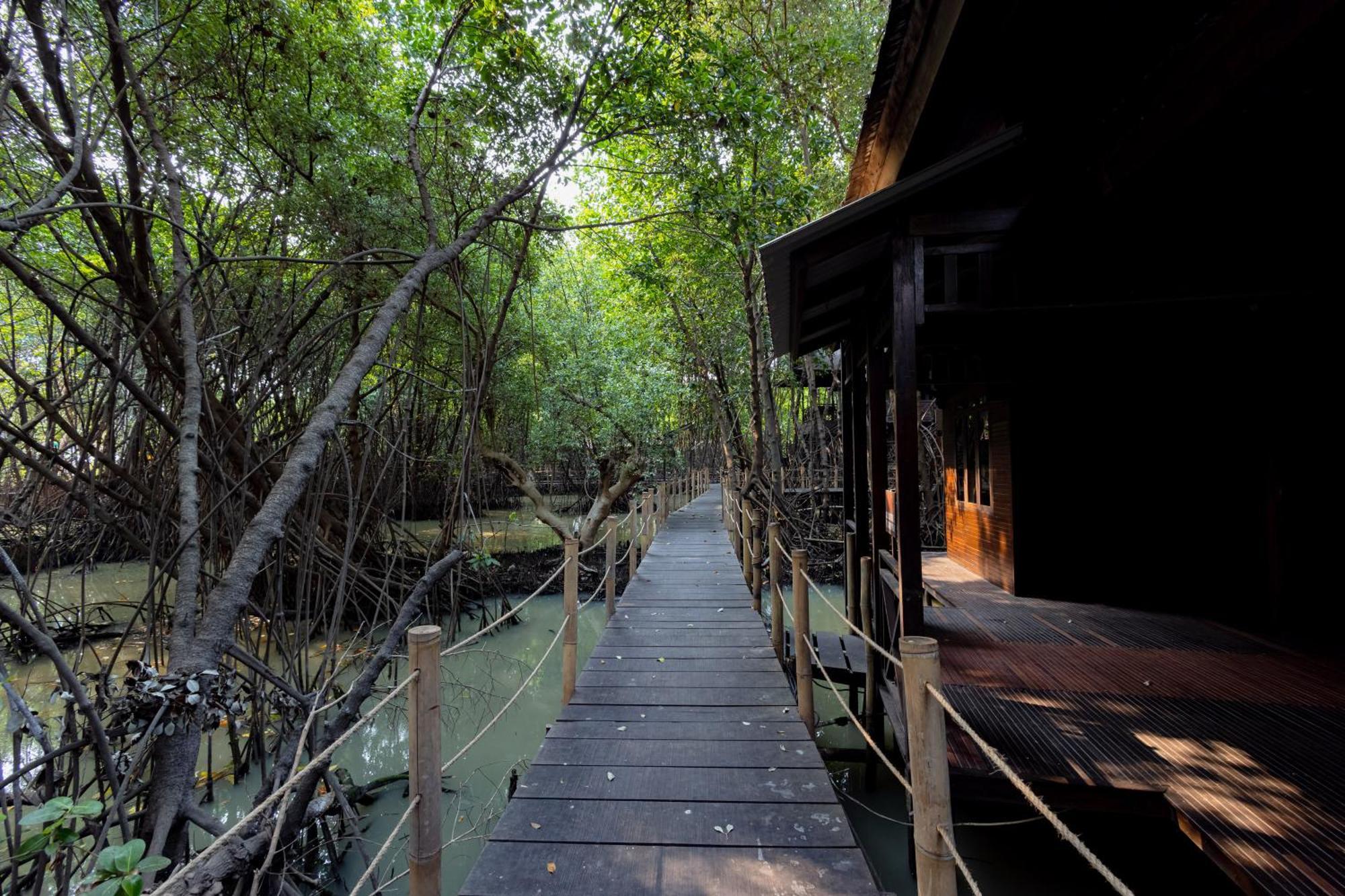 Reddoorz Resort @ Taman Wisata Mangrove Джакарта Екстер'єр фото